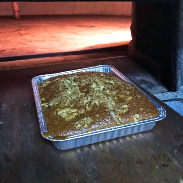 Bizcocho de nueces horneado a leña en Panadería Almagro