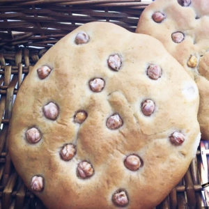 Torta de aceite con garbanzos en panadería Almagro de Jaén