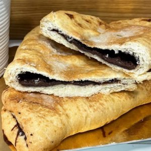 Tortas de manteca con horno de leña con chocolate en Panadería Almagro Jaén