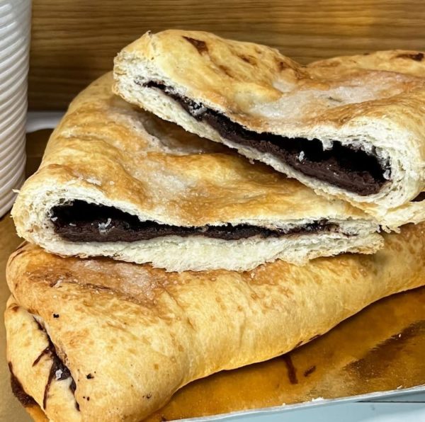 Tortas de manteca con horno de leña con chocolate en Panadería Almagro Jaén